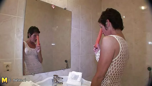 OBRAZNICE TANAR SI filme porno cu batrane MATURA OFERĂ EROTIC MASAJ JAPONEZ