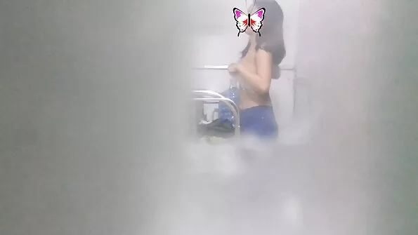 Chinuit bruneta pizde batrane care se fut solo juca