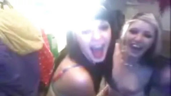 Tanar Si Matura Pula Mare porno cu batrane fututa pe scena publică