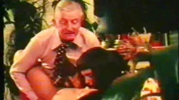 Micul ajutor porno cu batrane al mamei