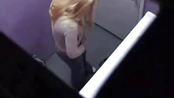 Fund porno cu batrane frumos Nikki iubește foarte mult