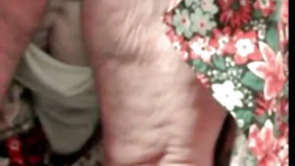 Nimfomana suge pula bunicului sa faca sex cu el in patul filme porno cu femei foarte bătrâne lui