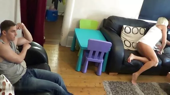 Obraznic de 18 ani îi filme xxx cu mosnegi place să renunțe la o jucărie