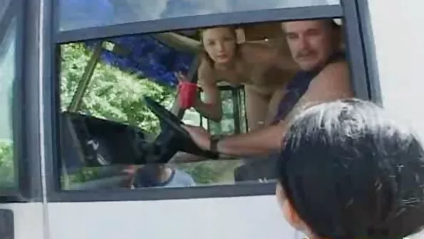 Destul de rasfatata teen sex cu batrane pedepsit