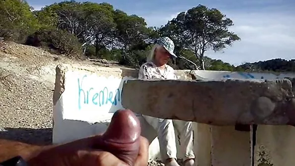 ZIUA MAMEI filme porno batrane ANAL