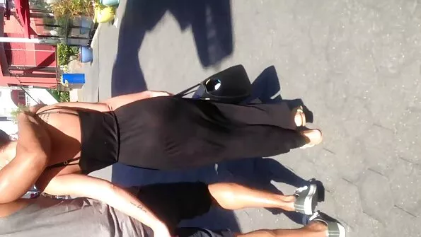 Obraznic gospodină se joaca cu filme porno cu batrane pasarica ei umed