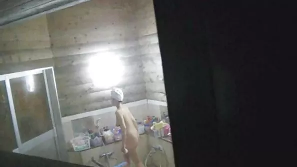 Post-Op Ladyboy Pim și vibrațiile ei pizde bătrâne