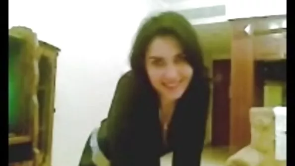 Petite soția Lina Arian umple-o strâns găuri pe BBC, în timp batrane bune de pula ce încornorat linge