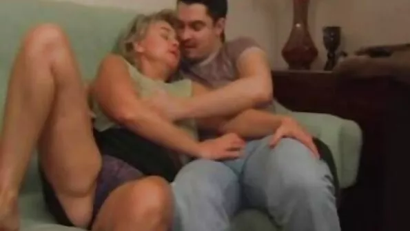 Grăsuț joacă filme porno cu mamici batrane cu pasarici rase gaura