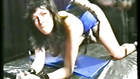 Destul de fierbinte adolescent Naomi Alice pizde batrane futute trântit gaj proprietar pentru bani în plus