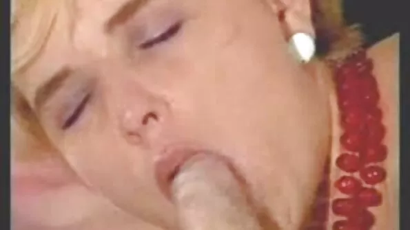 Zeița porno cu romance batrane africană robustă și-a luat punga suculentă la maxim cu un dong masiv