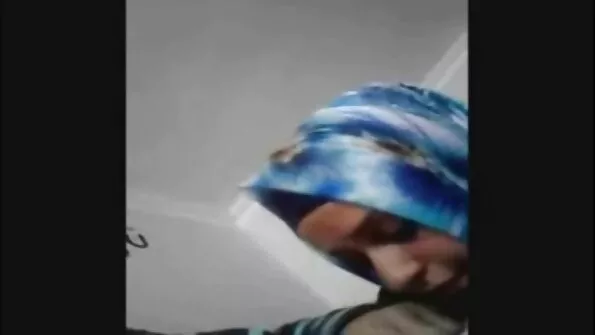 Milf cu foarte sex cu batrane mare sani falsi Se masturbeaza