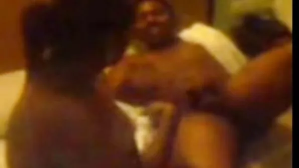 Urât homosexuali filme porno cu mamici batrane având o partidă în trei