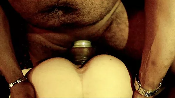 O femeie mai în vârstă domină un mic adolescent film porno cu babe bătrâne bambus