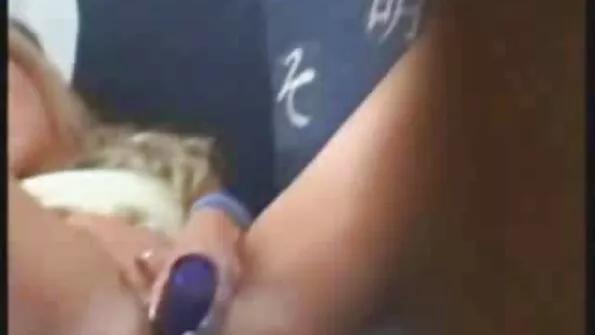 Grăsuț Simone filme porno cu batranele Debu îndeplinește ea însăși cu Vibratii