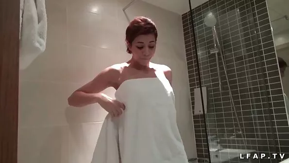 Obraznic dolofan Joanna babe bătrâne care se fut Roxxx pune indesata pula in pizda ei strâmt